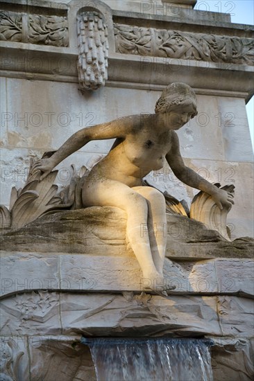 Subé fountain in Reims