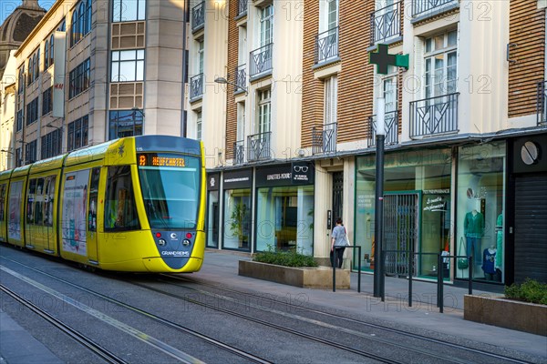 Reims, tramway Rue de Vesle