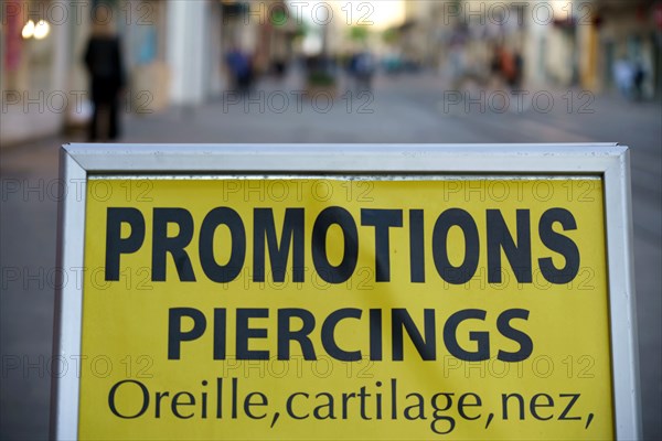 Reims, panneau piercings