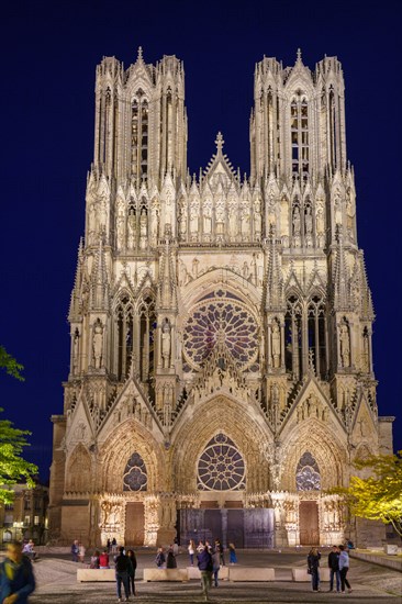 Reims Cathedral by night (Notre-Dame de Reims)