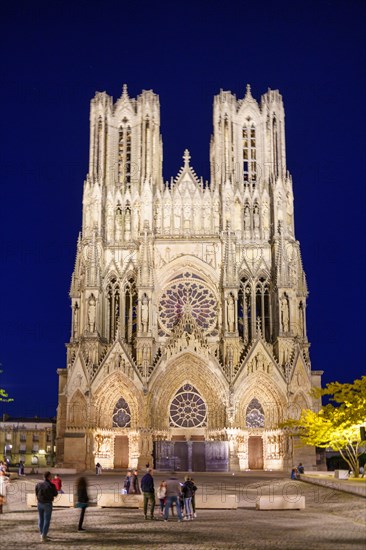 Reims Cathedral by night (Notre-Dame de Reims)