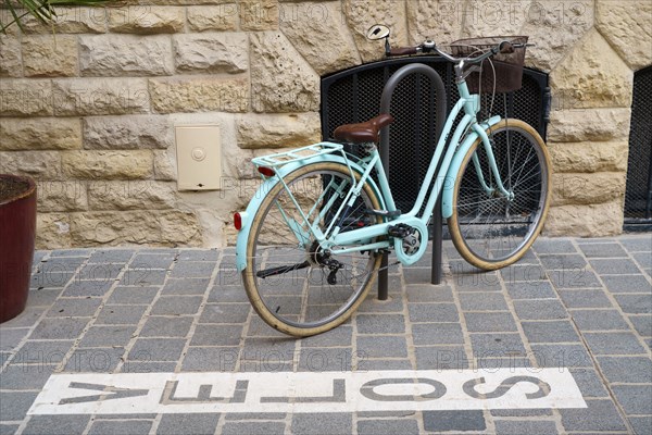 Reims, vélo stationné