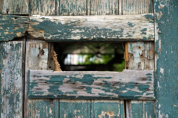 Reims, mailbox in a gate