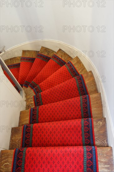 Paris 15e arrondissement, tapis de l'escalier d'un immeuble