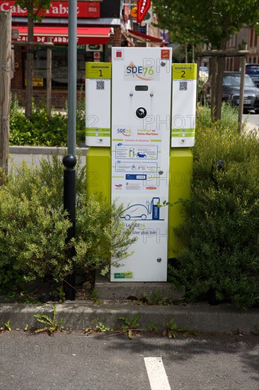 Borne de recharge de véhicules électriques