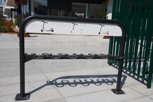 Rueil-Malmaison, parking rack for scooters