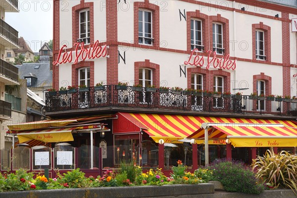 Trouville, restaurant 'Les Voiles et Les Vapeurs'