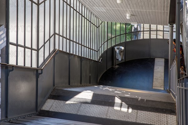 Sèvres-Lecourbe metro station, Paris