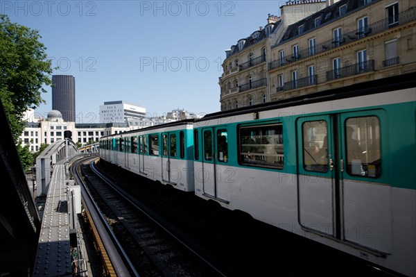 Sèvres-Lecourbe metro station, Paris