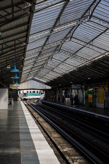 Sèvres-Lecourbe metro station, Paris