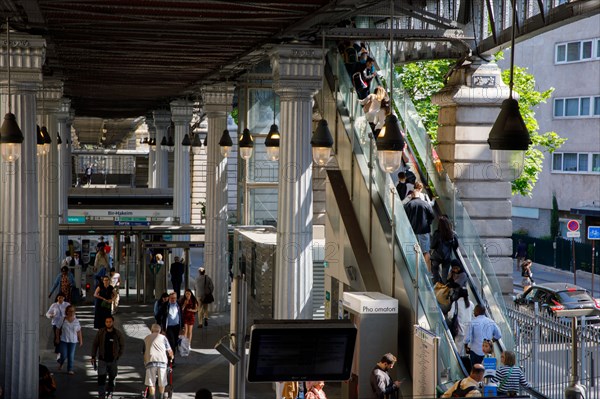 Sèvres-Lecourbe metro station, Paris