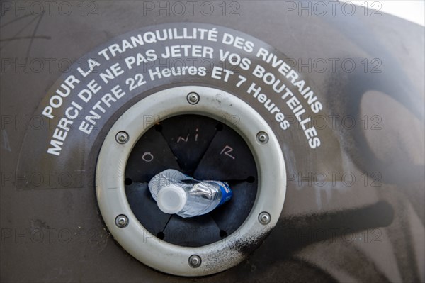 Bac de récupération de verre, Paris