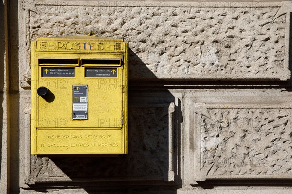 Boîte aux lettres, Paris