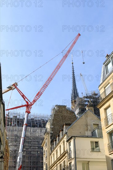 Paris, pose de la nouvelle flèche de Notre-Dame de Paris