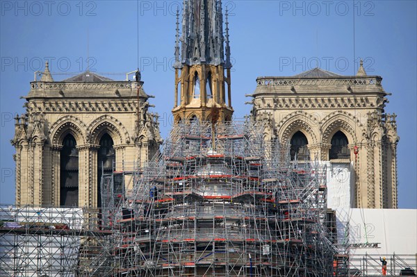 Paris, pose de la nouvelle flèche de Notre-Dame de Paris