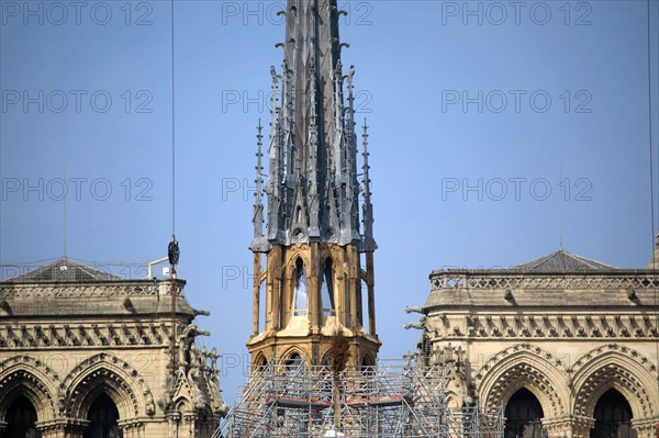 Paris, pose de la nouvelle flèche de Notre-Dame de Paris