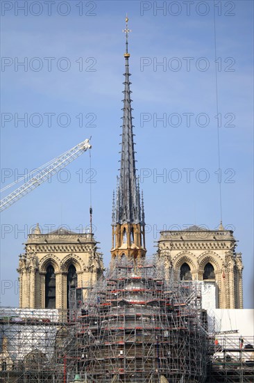 Paris, pose de la nouvelle flèche de Notre-Dame de Paris