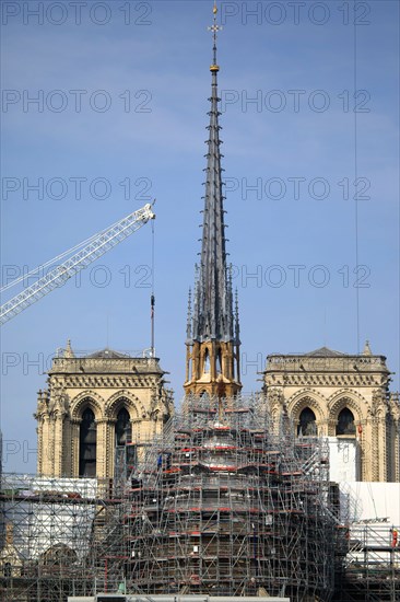 Paris, pose de la nouvelle flèche de Notre-Dame de Paris