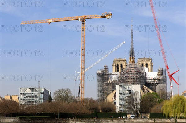 Paris, pose de la nouvelle flèche de Notre-Dame de Paris