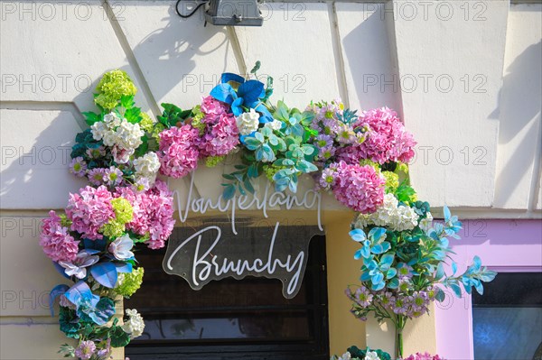 Paris, "Wonderland Brunchy"