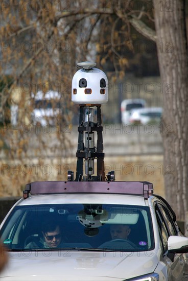 Paris, Google car