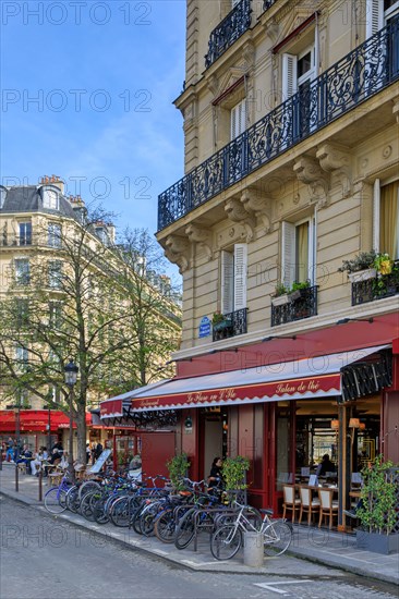Paris, terrace of the restaurant "le Flore en l'Ile