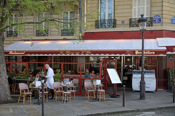 Paris, terrace of the restaurant "le Flore en l'Ile