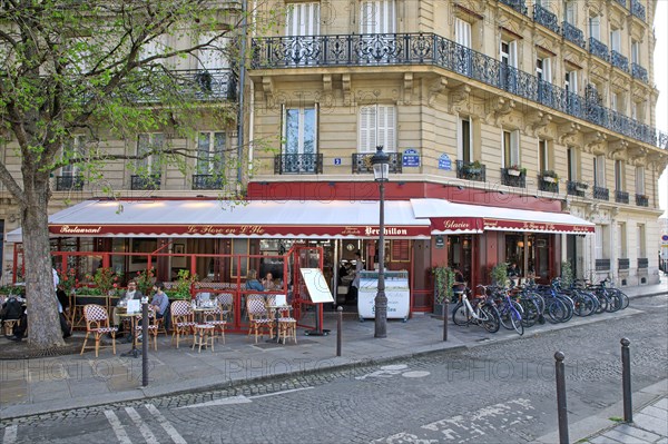 Paris, terrace of the restaurant "le Flore en l'Ile