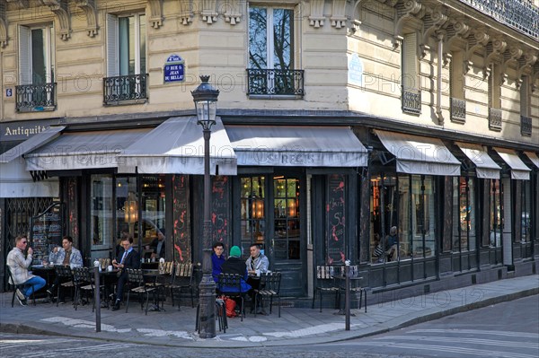 Paris, terrace of the "Saint-Régis" restaurant