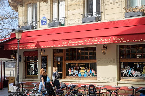 Paris, terrasse de la brasserie de l'Île Saint-Louis