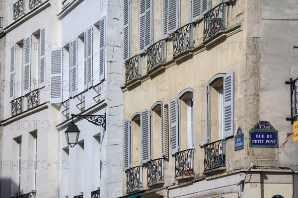 Paris, rue Saint-Séverin