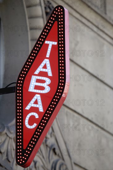 Paris, carotte de tabac et enseigne FDJ