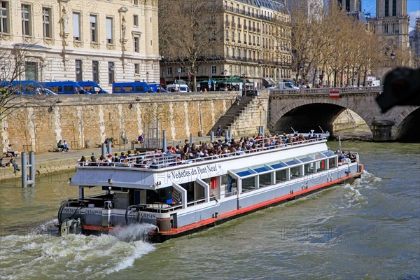 Paris, quai des Grands-Augustins