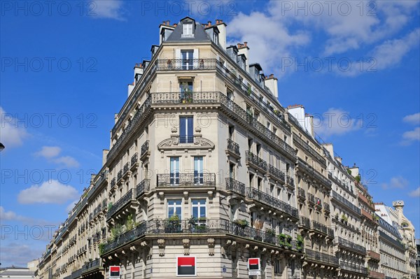 Paris, façade et balcons haussmanniens