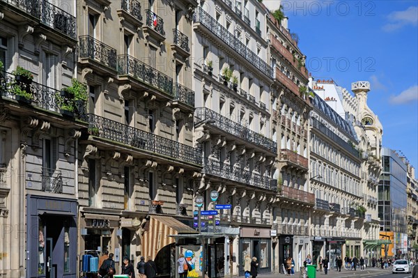 Paris, façade et balcons haussmanniens