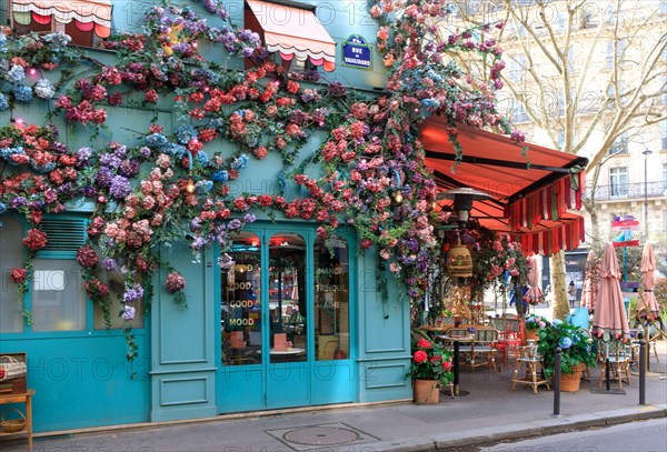 Paris, brasserie "Villa Marquise"