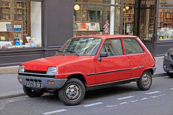 Paris, Renault 5 car