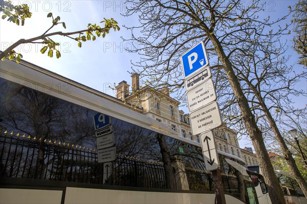 Paris, pay parking for buses