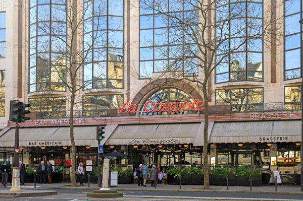 Paris, brasserie "La Coupole"