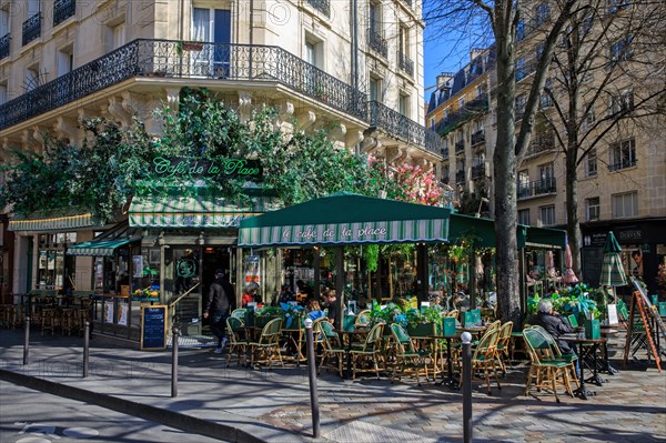 Paris, restaurant à l'enseigne fleurie