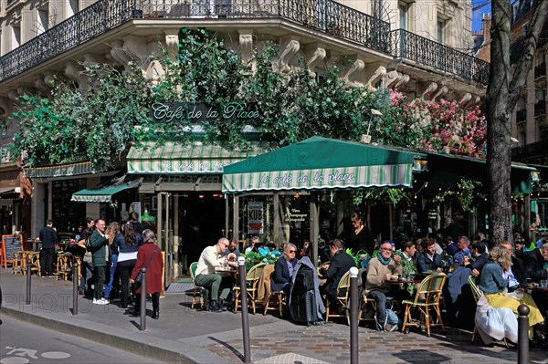 Paris, restaurant à l'enseigne fleurie