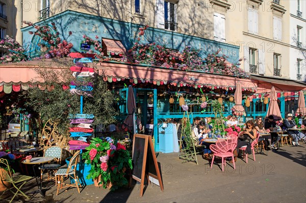 Paris, brasserie "Villa Marquise"