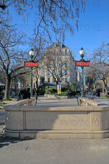 Paris, metro entrance