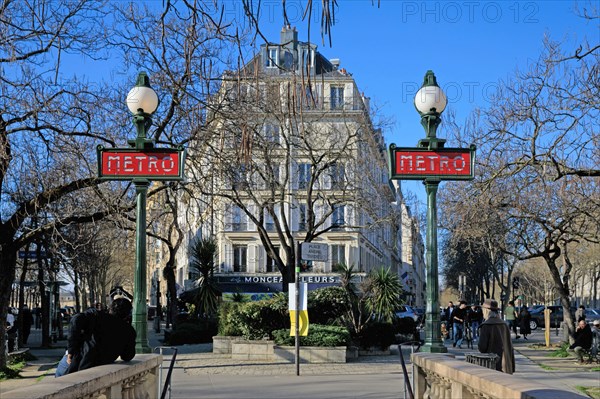 Paris, metro entrance