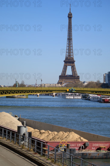 Paris, la Tour Eiffel et le Pont Mirabeau