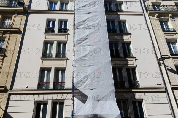 Paris, rue de la Croix Nivert