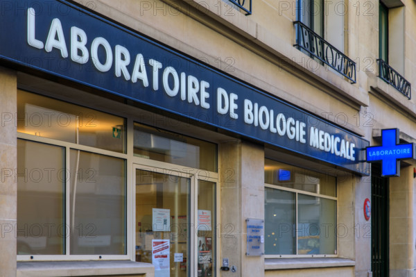 Paris, rue de la Croix Nivert