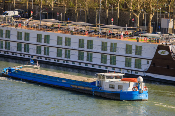 Paris, péniche sur la Seine