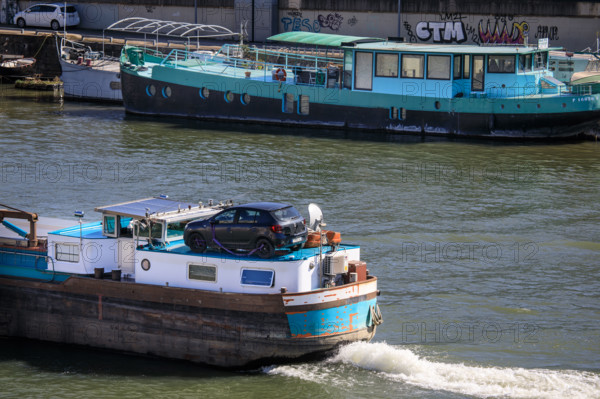Paris, péniche sur la Seine