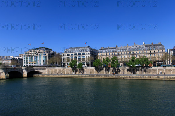 Paris, quai de la Mégisserie